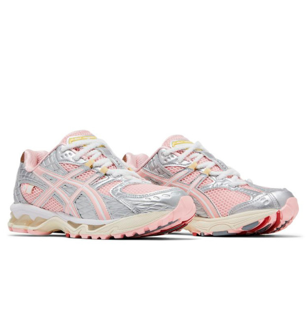 Asics x VANDYTHEPINK x atmos Gel Nimbus 10.1 Strawberry 1203A865